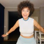 Ecem Erkek Instagram - Bugün biraz kendimle konuştum. Yanağımdan makas aldım :) ‘ne güzel seviyon kız sevmen gereken şeyleri… aferin hakkını veriyorsun. Böyle sevilir zati ‘dedim elimi sıktım , yanağımdan öptüm :)