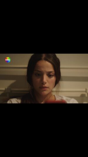 Ecem Erkek Instagram - Heyecandan delircem ❤️ cidden çekerken gülmekten karnımın ağrıdığı migrenimin tuttuğu sahneler var . 🧿 ÇOK YAKINDA SHOW TV ‘de