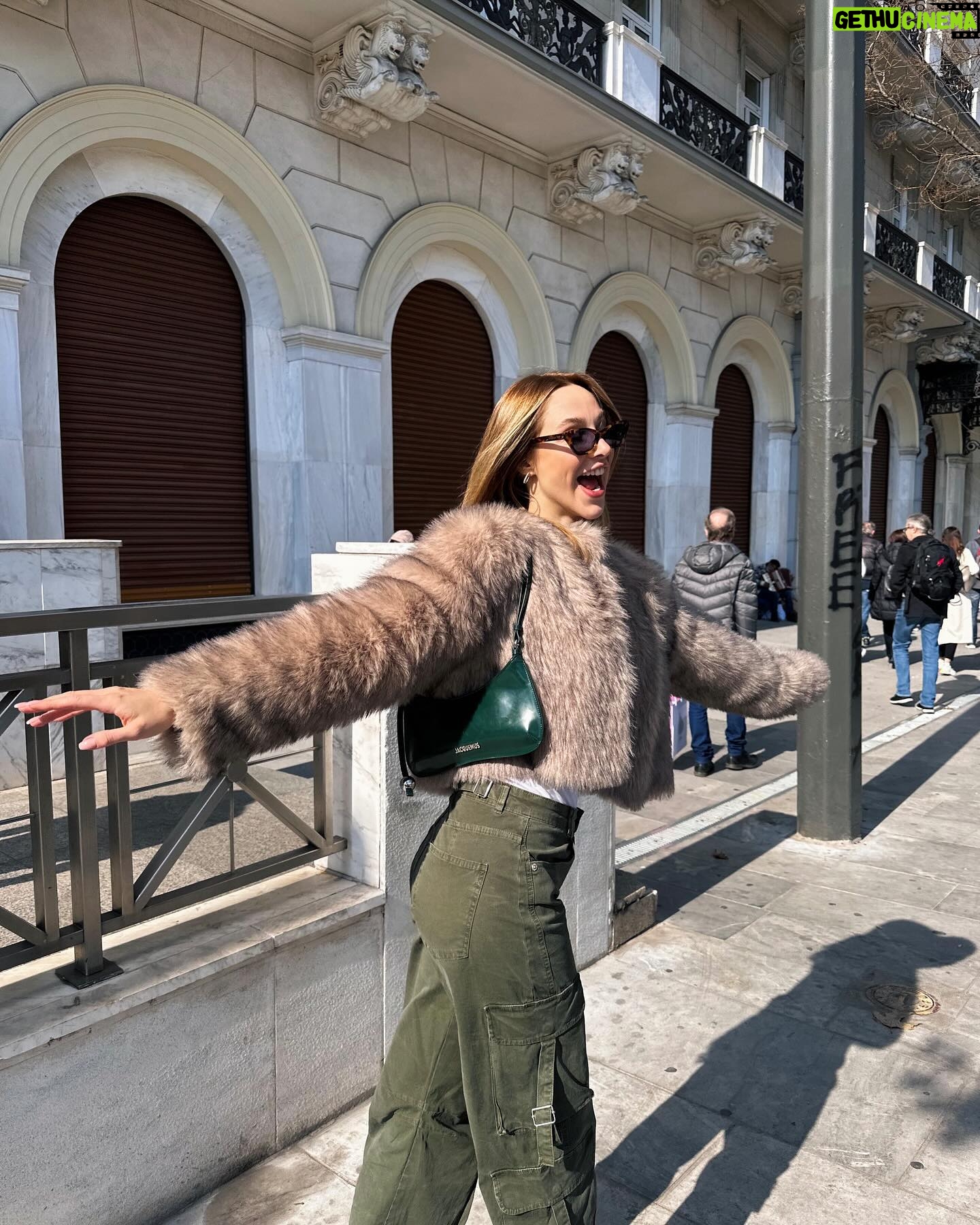 Ecenaz Üçer Instagram - Çılgın Atina tatilini atmayı unutmuşum😅 Çılgın fotolarımızı paylaşamıyoruz maalesef💅😊