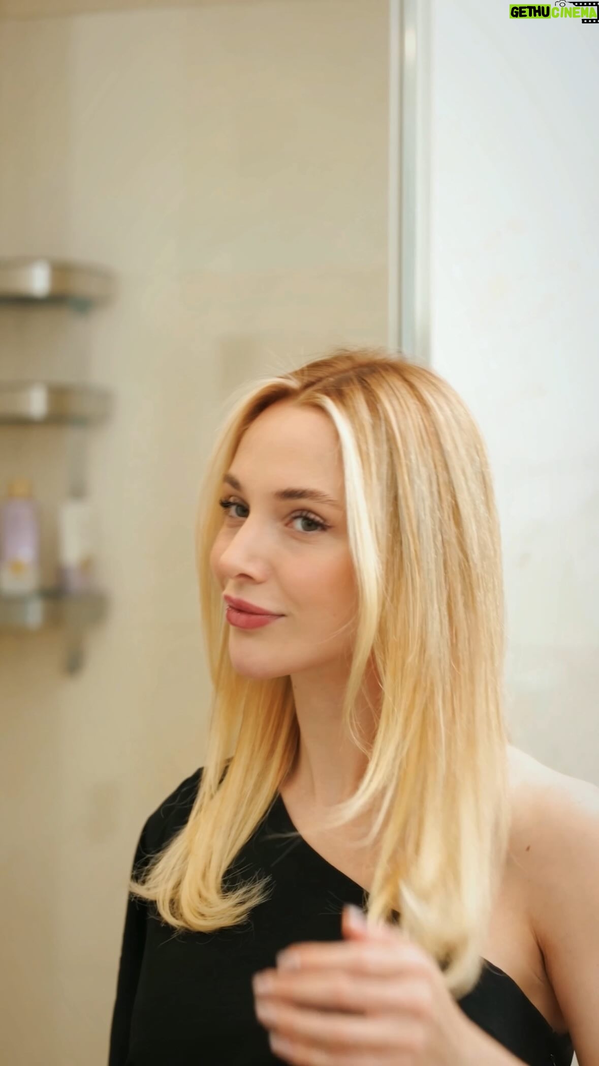 Ecenaz Üçer Instagram - Saç dökülmesine karşı bir sırrım var 🤫 Clear’ın kadınlar için geliştirdiği saç dökülmesi karşıtı yeni Scalpceuticals serisi, 4 haftada 2800’den fazla saç telinin dökülmesini önlüyor 😍 Artık dökülmeyen ve güçlü saçlar benimle 🌸💖 @clearturkiye #işbirliği #DökülmeyeKöktenBakım #saçbakımı