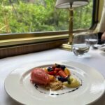 Ecenaz Üçer Instagram - #hirambingham sizi Machu Picchu ‘ya götüren atmosferiyle büyüleyen( ve çok eğlenceli dump ın sonuna ekledim😋)bir tren🚂🚂🚂Machu Picchu ‘ya Hiram Bingham dışında başka ulaşım yolları da var ama eğer yolunuz bir gün Peru’ya düşerse bu tren unutamayacağınız bir deneyim sunuyor🤍