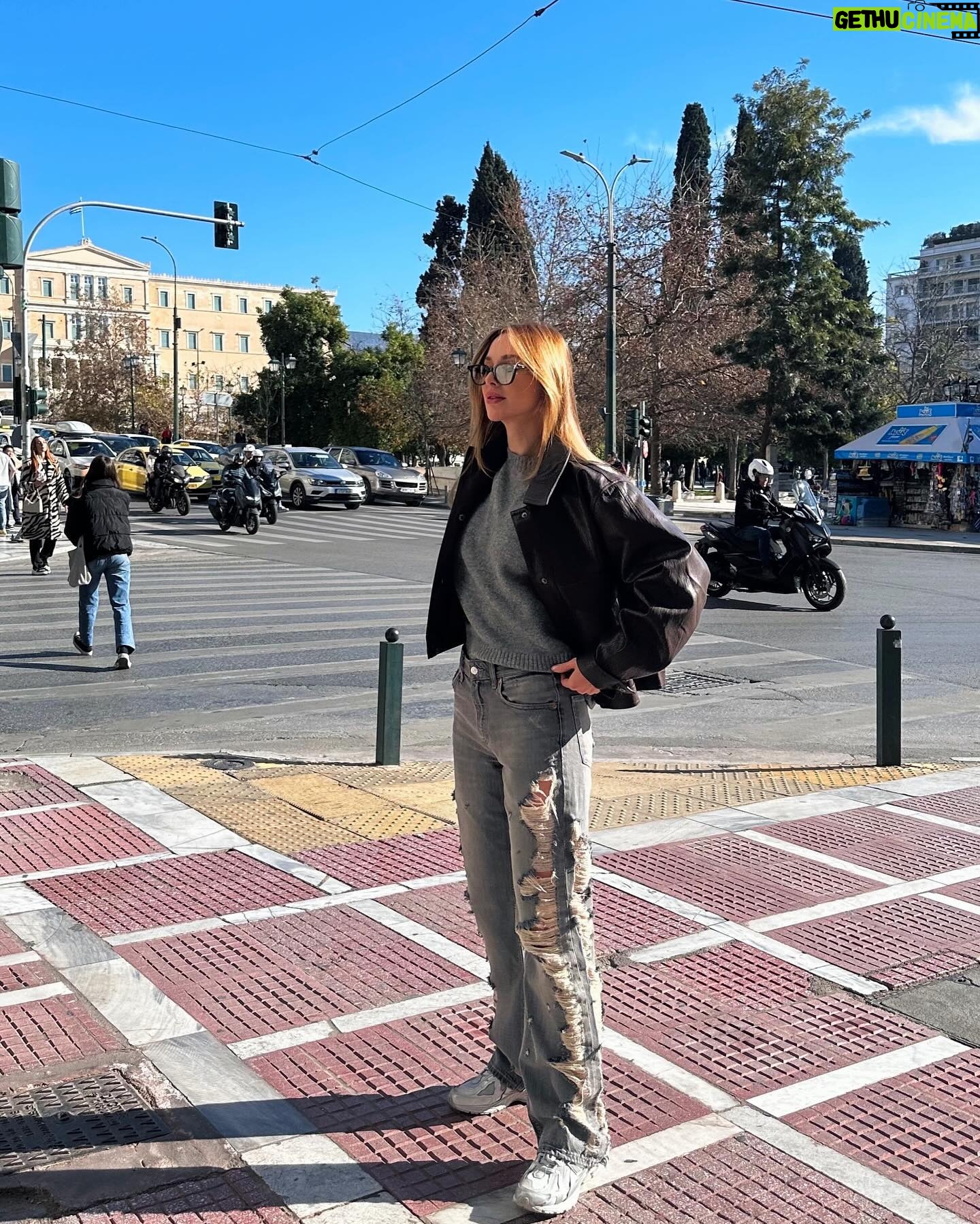 Ecenaz Üçer Instagram - Çılgın Atina tatilini atmayı unutmuşum😅 Çılgın fotolarımızı paylaşamıyoruz maalesef💅😊