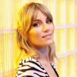 Edurne Instagram – Estoy emocionada con vuestras reacciones de “Fresas y champán” 🥹🥹🥹 

¿Cuál es vuestra frase fav de la canción?

Quiero agradecer a los amigos de @vieta_pro su colaboración en el video 😍🎙️🎶🎼🎵