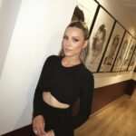 Edurne Instagram - Ayer nos divertimos en el hormiguero! 🥰🐜 @elhormiguero 💄: @mateo.makeup X @givenchybeauty @ghdspain 👗: @maria_vernetta X @dsquared2 para @yoox @bulgari @aquazzura @thebasementagency