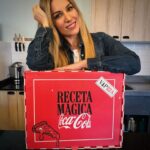 Edurne Instagram - Como paso tanto tiempo fuera de casa trabajando, para mí no hay plan más mágico que quedar con mis amigos para un planazo de juegos 🃏 pizza 🍕 @cocacola_es 🥤. ¡Me encanta! Excepto si pierdo, pero eso ya sabéis que no pasa nunca 😎😎😎. ¿Cuál es vuestro plan favorito con vuestros amigos? #RecipeForMagic #VIPizzabyCocaCola