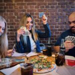 Edurne Instagram - Como paso tanto tiempo fuera de casa trabajando, para mí no hay plan más mágico que quedar con mis amigos para un planazo de juegos 🃏 pizza 🍕 @cocacola_es 🥤. ¡Me encanta! Excepto si pierdo, pero eso ya sabéis que no pasa nunca 😎😎😎. ¿Cuál es vuestro plan favorito con vuestros amigos? #RecipeForMagic #VIPizzabyCocaCola