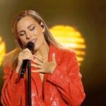 Edurne Instagram - ¿Qué tal vuestras navidades? 💞💞💞 Por aquí en familia, en unas fechas tan especiales. Os dejo por aquí mi actuación de “fresas y champán” en la gala de Nochebuena 🎄🎄 ¿lo vísteis? El 2024 trae nuevo disco!!
