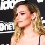 Edurne Instagram – ✨ Ayer en los @premiosidolo ✨

💄: @mateo.makeup x @givenchybeauty 
👗: Just Cavalli 
💍: @theofficialpandora 
👠: Steve Madden
@arturo_arguelles 

📸: @charlycalderon