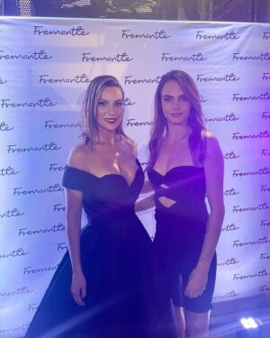 Edurne Instagram - Qué noche tan bonita ayer!
✨✨✨✨

@fremantleesp @fremantle 

💄💅: @mateo.makeup x @givenchybeauty 
👗: @arturo_arguelles @liastubllaofficial 

#FremantleBeachParty
