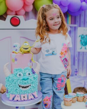 Edurne Instagram - Feliz cumpleaños pequeña princesa!👸🏼🥳 Gracias por llenar nuestra vida de amor y alegría!! We love so much!! ❤️ 

#FelizCumpleañosYanay