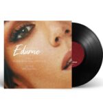 Edurne Instagram – 🧑🏼‍🎄🎄 Sorpresa 🎄🧑🏼‍🎄 

Este viernes tendréis disponible “Dime Navidad” en todas las plataformas digitales y el próximo lunes se abrirá el pre-order para la edición limitada en vinilo de 7 pulgadas del EP de “Siempre es navidad junto a ti”/ “Dime navidad” en la web de @altafonte_spain 

Una edición física muy exclusiva que se podrá enviar a toda España y si eres de Madrid (o quieres venir) podrás tener acceso  limitado a una firma de discos/evento navideño el próximo mes de Diciembre 🎄🎄🎄🎄