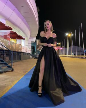 Edurne Instagram - Qué noche tan bonita ayer!
✨✨✨✨

@fremantleesp @fremantle 

💄💅: @mateo.makeup x @givenchybeauty 
👗: @arturo_arguelles @liastubllaofficial 

#FremantleBeachParty