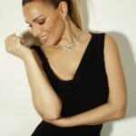 Edurne Instagram - Un sueño formar parte por tercer año de los premios @cadena_dial y otro sueño poder lucir este precioso @ysl 💄: @mateo.makeup x @givenchybeauty 💇‍♀️: @ghdspain 👗: @maria_vernetta x @ysl 💍: @bulgari 👠: @martinellishoes 📸: @ivanolivaphotographer