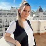 Edurne Instagram - Muy feliz de volver a presentar los Premios Dial este año!!💚 GANAZAS!! Nos vemos en Tenerife el 14 de Marzo!🥰👏🏼🎉 💄: @lumuah x @givenchybeauty 👗: @maria_vernetta @parosh_official @mascaro_official