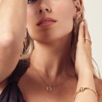 Edurne Instagram – Dicen que los ♑ Capricornio ♑ somos pacientes, arriesgados, reservados, exigentes y ¡comprometidos con nuestro trabajo! Creéis que soy así?? ☺️☺️ Ahora gracias a @theofficialpandora llevo mi horóscopo también en mis joyas, me encanta! Vosotros os sentís representados por vuestro signo??🧐 #MomentsWithPandora #ShotForPandora