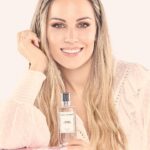 Edurne Instagram – Celebrando el poder de la mujer 🤍 con Femme de Angel Schlesser Parfums, moderna y valiente, y Les Eaux D’un Instant – Immense Peony, fresca y frutal. ¡No faltarán en mi maleta estas vacaciones! 🧳🧳🧳

@aschlesser
@angelini_beauty 

#EdurneparaAngelSchlesser #AngelSchlesserParfums
#Femme
#LesEauxDunInstant
#CaptureYourInstant