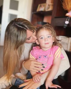 Edurne Instagram - Feliz cumpleaños mi pequeño bichito!! 2 añitos haciéndome la mamá más feliz y afortunada del mundo! 🎉🥰👩‍👧❤️ #Yanay #MiBichito #2años