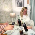 Edurne Instagram – Estando con mi familia y mis amigos, nada puede salir mal. Cada día valoro más el tiempo con ellos y me encantan estos planes de comidas familiares que se alargan. ¿Cuál es vuestro momento favorito de la semana? 😍😍😍 @cocacola_esp  #JuntosSabeMejor #CocaCola #Publi
