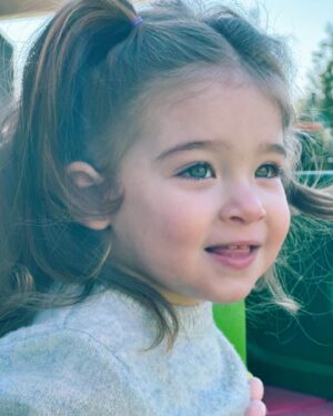 Edurne Instagram - Feliz cumpleaños mi pequeño bichito!! 2 añitos haciéndome la mamá más feliz y afortunada del mundo! 🎉🥰👩‍👧❤️ #Yanay #MiBichito #2años