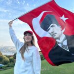 Ege Kökenli Instagram - Yaşasın Cumhuriyet, yaşasın özgürlük, yaşasın bağımsızlık, yaşasın laiklik, yaşasın insanca yaşamak! Başta ulu önder Atatürk, silah arkadaşları ve tüm bu güzel vatan için canlarını veren tüm kahramanlara minnet ve sevgiyle.. Cumhuriyetimiz 100 yaşında!! 🇹🇷