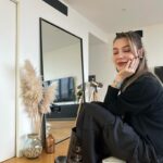 Ege Kökenli Instagram – Hava soğukken süslenip evde oturuyorum