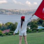 Ege Kökenli Instagram - Yaşasın Cumhuriyet, yaşasın özgürlük, yaşasın bağımsızlık, yaşasın laiklik, yaşasın insanca yaşamak! Başta ulu önder Atatürk, silah arkadaşları ve tüm bu güzel vatan için canlarını veren tüm kahramanlara minnet ve sevgiyle.. Cumhuriyetimiz 100 yaşında!! 🇹🇷