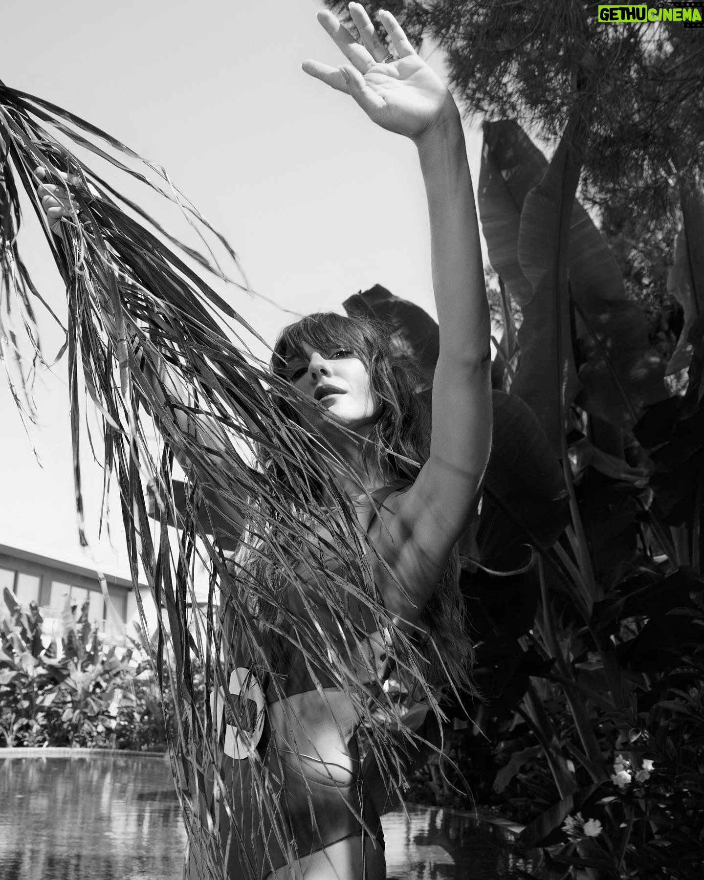 Ege Kökenli Instagram - Fotoğrafın dili olsa summertime sadness derdi 🌾