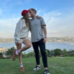 Ege Kökenli Instagram - Yaşasın Cumhuriyet, yaşasın özgürlük, yaşasın bağımsızlık, yaşasın laiklik, yaşasın insanca yaşamak! Başta ulu önder Atatürk, silah arkadaşları ve tüm bu güzel vatan için canlarını veren tüm kahramanlara minnet ve sevgiyle.. Cumhuriyetimiz 100 yaşında!! 🇹🇷