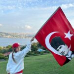 Ege Kökenli Instagram - Yaşasın Cumhuriyet, yaşasın özgürlük, yaşasın bağımsızlık, yaşasın laiklik, yaşasın insanca yaşamak! Başta ulu önder Atatürk, silah arkadaşları ve tüm bu güzel vatan için canlarını veren tüm kahramanlara minnet ve sevgiyle.. Cumhuriyetimiz 100 yaşında!! 🇹🇷