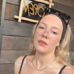 Ege Kökenli Instagram – Her geçen yıl kendimi daha çok seviyorum♥️ 
Canım ailem, biriktirdiğim muhteşem dostlarım ve kendi dünyamda hissettiğim bütün güzellikler, neşe, mutluluk, umut için hayatıma teşekkür ediyorum 🙌🏻 
Yeni yaşım senden ne istediğimi biliyosun!! 🧞‍♂️