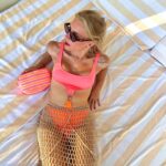 Ege Kökenli Instagram – Her geçen yıl kendimi daha çok seviyorum♥️ 
Canım ailem, biriktirdiğim muhteşem dostlarım ve kendi dünyamda hissettiğim bütün güzellikler, neşe, mutluluk, umut için hayatıma teşekkür ediyorum 🙌🏻 
Yeni yaşım senden ne istediğimi biliyosun!! 🧞‍♂️