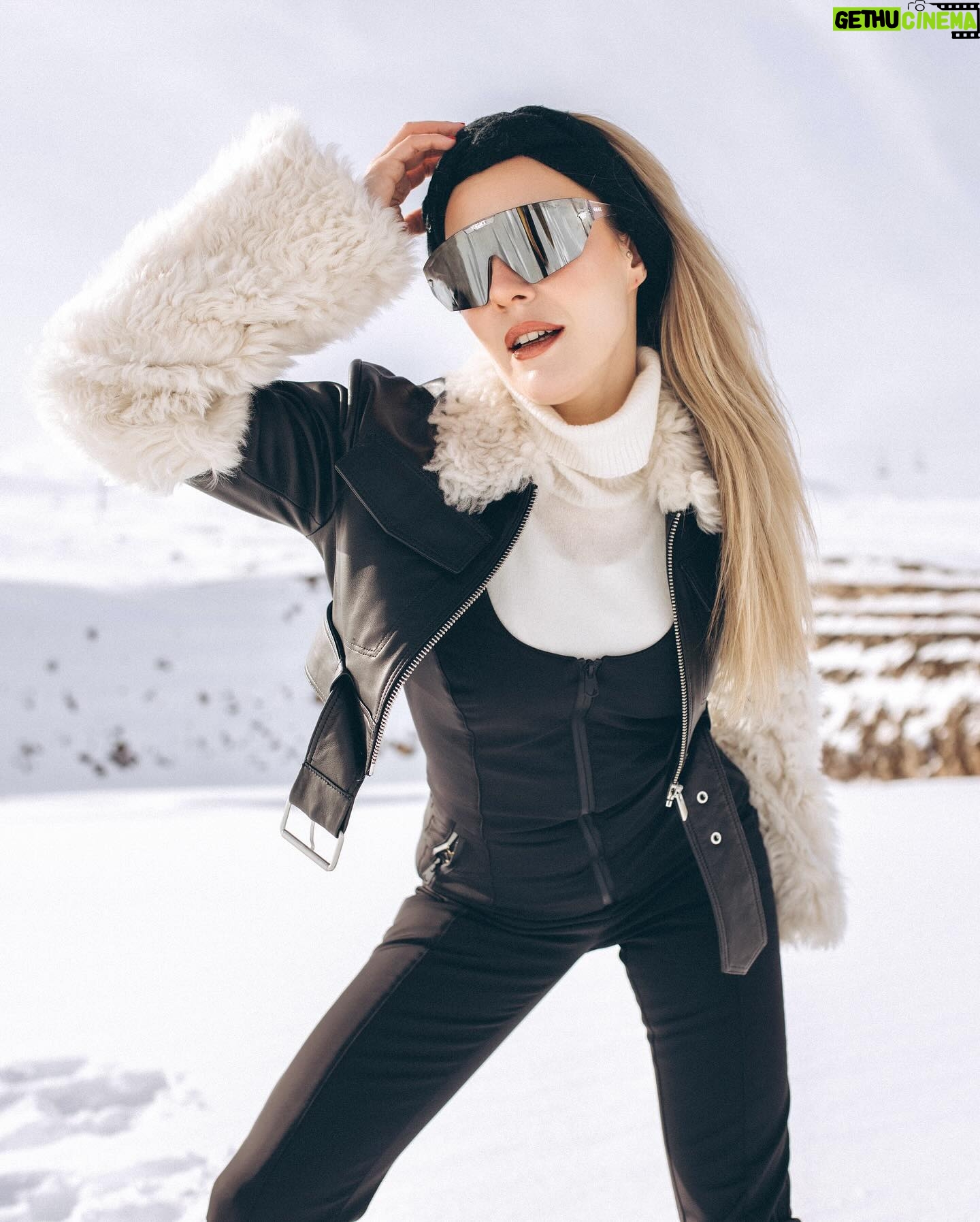 Ege Kökenli Instagram - Canım @kayrasercan ile her mevsim, her şehir şipşak 📸 #ellegetaway #DASpeople #davet #reklam