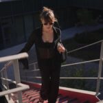 Ege Kökenli Instagram - Bizim kırmızı merdivenlerin orda buluşalım işte 📍
