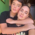 Eileen Abad Instagram – Eres la musa que inspiró esta melodía, no existe un día que no me sienta afortunado.
200 año sólo serían un suspiro para pagarte por todo lo que me has dado. Mi vida no tiene sentido sin ti a mi lado, amarte hasta el último día estoy destinado y si Dios me da otra oportunidad de regresar a este mundo reencarnado, le pediría volver a nacer de ti, para decirte una vez más cuánto te amo……. mamá te amo……. 🥹

Letra de la canción que me dedicó mi hijo y yo derretida con de la emoción que no me cabía en el pecho 😃y dando gracias a Dios porque no existe felicidad más grande que esta 😍 Gracias por elegirme como tu madre hijo, te amo más allá de lo existente. 

El día de las madres , fue a toda madre en familia.🤪 
Y María más Feliz que muchacho con juguete nuevo 😄 con una parte de la familia reunida. 
Te amamos vela María,  gracias por darme la mejor mamá del mundo. 🤩

Bendecido inicio de semana para todos . 🌎🤗