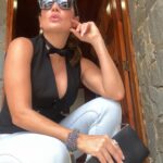 Eileen Abad Instagram - El secreto del triunfo no consiste en no caer, sino en no permanecer caídos. 😜 Frase del día con uno de los chalecos de mi mejor versión @versioninteligente 😍 que en este Outfit le agregué un toque personal. Cual crees que que fue? 😎 Un big 💋y un 🤗 gigante 🌎 para que no quede nadie por fuera 😜en este casi bye abril, sin filtros , pure love ❤️gracias sr 🙌