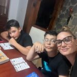 Eileen Abad Instagram – Eres la musa que inspiró esta melodía, no existe un día que no me sienta afortunado.
200 año sólo serían un suspiro para pagarte por todo lo que me has dado. Mi vida no tiene sentido sin ti a mi lado, amarte hasta el último día estoy destinado y si Dios me da otra oportunidad de regresar a este mundo reencarnado, le pediría volver a nacer de ti, para decirte una vez más cuánto te amo……. mamá te amo……. 🥹

Letra de la canción que me dedicó mi hijo y yo derretida con de la emoción que no me cabía en el pecho 😃y dando gracias a Dios porque no existe felicidad más grande que esta 😍 Gracias por elegirme como tu madre hijo, te amo más allá de lo existente. 

El día de las madres , fue a toda madre en familia.🤪 
Y María más Feliz que muchacho con juguete nuevo 😄 con una parte de la familia reunida. 
Te amamos vela María,  gracias por darme la mejor mamá del mundo. 🤩

Bendecido inicio de semana para todos . 🌎🤗