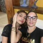 Eileen Abad Instagram – Eres la musa que inspiró esta melodía, no existe un día que no me sienta afortunado.
200 año sólo serían un suspiro para pagarte por todo lo que me has dado. Mi vida no tiene sentido sin ti a mi lado, amarte hasta el último día estoy destinado y si Dios me da otra oportunidad de regresar a este mundo reencarnado, le pediría volver a nacer de ti, para decirte una vez más cuánto te amo……. mamá te amo……. 🥹

Letra de la canción que me dedicó mi hijo y yo derretida con de la emoción que no me cabía en el pecho 😃y dando gracias a Dios porque no existe felicidad más grande que esta 😍 Gracias por elegirme como tu madre hijo, te amo más allá de lo existente. 

El día de las madres , fue a toda madre en familia.🤪 
Y María más Feliz que muchacho con juguete nuevo 😄 con una parte de la familia reunida. 
Te amamos vela María,  gracias por darme la mejor mamá del mundo. 🤩

Bendecido inicio de semana para todos . 🌎🤗