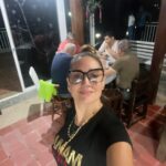 Eileen Abad Instagram – Eres la musa que inspiró esta melodía, no existe un día que no me sienta afortunado.
200 año sólo serían un suspiro para pagarte por todo lo que me has dado. Mi vida no tiene sentido sin ti a mi lado, amarte hasta el último día estoy destinado y si Dios me da otra oportunidad de regresar a este mundo reencarnado, le pediría volver a nacer de ti, para decirte una vez más cuánto te amo……. mamá te amo……. 🥹

Letra de la canción que me dedicó mi hijo y yo derretida con de la emoción que no me cabía en el pecho 😃y dando gracias a Dios porque no existe felicidad más grande que esta 😍 Gracias por elegirme como tu madre hijo, te amo más allá de lo existente. 

El día de las madres , fue a toda madre en familia.🤪 
Y María más Feliz que muchacho con juguete nuevo 😄 con una parte de la familia reunida. 
Te amamos vela María,  gracias por darme la mejor mamá del mundo. 🤩

Bendecido inicio de semana para todos . 🌎🤗