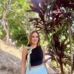 Eileen Abad Instagram - Bienvenido el hermoso verde de mi selva en este plano en mayo💚 Welcome the beautiful green of my jungle in this May plane . Bendito mayo mes dedicado a la Virgen y a las madres, mes de las flores y el trabajador(a) 🙌 Que la alegría de la primavera se refleje cada día en tu vida🌎 #naturallife #naturalstyle #sinfiltros