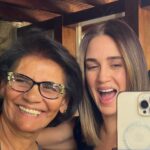 Eileen Abad Instagram – Mi madre, la que puede ocupar el lugar de todos, pero cuyo lugar nadie más puede ocupar, la estrella de la casa, la luz que nos guía, el amor que todo lo cura. 😍
Y es que como Diosito no puede estar en todas partes creo a las madres.

Bendita seas madre Bella, te honro y te bendigo cada segundo de mi vida , no imaginas cuánto te amo. 😍 eres única y yo tuve la bendición de ser tu hija y la mejor Yeyita que Christopher pudo tener 😃🙏🏻 infinitas  gracias señor 🙌

✨Benditas sean todas las buenas madres que hacen de sus hijos grandes seres humanos ✨

 “FELIZ DÍA MADRES 💐 FELIZ DÍA MAMÁ” 🌹
