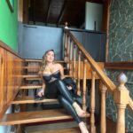 Eileen Abad Instagram – ✨Nada existe allá afuera sino tiene tu atención. Donde enfocas tu atención otorgas poder✨

Viernes, ready to go sin filtros ………..

I hug you 🌎