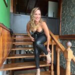 Eileen Abad Instagram – ✨Nada existe allá afuera sino tiene tu atención. Donde enfocas tu atención otorgas poder✨

Viernes, ready to go sin filtros ………..

I hug you 🌎