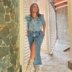 Eileen Abad Instagram – Viernes con el poder de una gran sonrisa, la llave que abre corazones 😃 y el valor de la amistad. La verdadera prueba de la amistad es el tiempo, duplica las alegrías y divide las angustias por la mitad.
Al deslizar mi adorada @beatrizaguilarlopez @beatrizaguilar72
Gracias por guiarme al inicio de mi carrera y acompañarme en este viaje que es la vida y pasar de ser mi primera manager, a una madre🫶amiga. Gracias por estar siempre .🤗
Pd: Qué bonito son los seres
que nos nutren, que aunque van y vienen, permanecen en la evolución de nuestra vida y pasan de ser amigos a familia. 😍 🥂 salud por los amigos que se convierten en familia.
A sonreír 🌎 para derretir Corazones 😁, es viernes 🤪
Delicioso el brunch que tuvimos antes de iniciar lo nuevo que se viene en @nuovobyhajillos