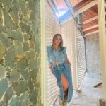 Eileen Abad Instagram – Viernes con el poder de una gran sonrisa, la llave que abre corazones 😃 y el valor de la amistad. La verdadera prueba de la amistad es el tiempo, duplica las alegrías y divide las angustias por la mitad.
Al deslizar mi adorada @beatrizaguilarlopez @beatrizaguilar72
Gracias por guiarme al inicio de mi carrera y acompañarme en este viaje que es la vida y pasar de ser mi primera manager, a una madre🫶amiga. Gracias por estar siempre .🤗
Pd: Qué bonito son los seres
que nos nutren, que aunque van y vienen, permanecen en la evolución de nuestra vida y pasan de ser amigos a familia. 😍 🥂 salud por los amigos que se convierten en familia.
A sonreír 🌎 para derretir Corazones 😁, es viernes 🤪
Delicioso el brunch que tuvimos antes de iniciar lo nuevo que se viene en @nuovobyhajillos