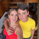 Eileen Abad Instagram - 🔥Sunday almuerzo & dinner con mi jefe. 😎en @nuovobyhajillos Welcome la era de las madres que parecemos hermanas de nuestros hijos 😜 ❤️💛 Hasta mañana 🌎😘 Gracias por otro día sr 🙏🏻