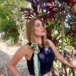Eileen Abad Instagram - Bienvenido el hermoso verde de mi selva en este plano en mayo💚 Welcome the beautiful green of my jungle in this May plane . Bendito mayo mes dedicado a la Virgen y a las madres, mes de las flores y el trabajador(a) 🙌 Que la alegría de la primavera se refleje cada día en tu vida🌎 #naturallife #naturalstyle #sinfiltros