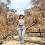 Eileen Abad Instagram – Accidentada pero feliz con mi mejor versión 😁@versionInteligente 

Ame este conjunto de pantalón a cuadros con mi mini chaleco demasiado espectacular de mi marca favorita de trajes a la medida. @versioninteligente