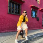 Eileen Abad Instagram – La galería del Post en mi oficina de mitad de semana ,es sólo para compartirte el mensaje más bonito que me topé hoy. 
 
✨Tu oración silenciosa hace ruido en el cielo✨😍

Hoy con mí gran equipazo ultra mega cutu guau 😎de @wuesterdesign @jeremy_wuester05 @alvaradoenredes 
y David detrás del lente de mi cel👏👏👏🥳

De mi oufit, mi blazer espectacular amarillo tostado confeccionado a mi medida y que me encanta es de @versioninteligente 

Pd: Al deslizar un selfie con el amor de mi vida en la oficina after school and before pádel 😍