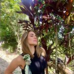 Eileen Abad Instagram - Bienvenido el hermoso verde de mi selva en este plano en mayo💚 Welcome the beautiful green of my jungle in this May plane . Bendito mayo mes dedicado a la Virgen y a las madres, mes de las flores y el trabajador(a) 🙌 Que la alegría de la primavera se refleje cada día en tu vida🌎 #naturallife #naturalstyle #sinfiltros