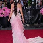 Eiza González Instagram – MET GALA 🌷 Thank you to the Institute, Anna and @voguemagazine 

My Dream look takes life thanks to @cartier an @delcoreofficial 
Inspired by the vanilla orquídea native from Mexico. Representing my heritage is crucial to me and this dress got built around this never used before piece from Cartier that emulates the base of a green field. Paintings from the renaissance where the beauty inspiration tied with the Venus in the shell. Major thank you to the entire group for people behind this look.  To both houses Arnaud, Liana and everyone at @cartier thank you for having me 🌸
Daniel I absolute adore you thank for creating this dress  @delcoreofficial  and @elizabethsaltzman you’re an angel 🌷